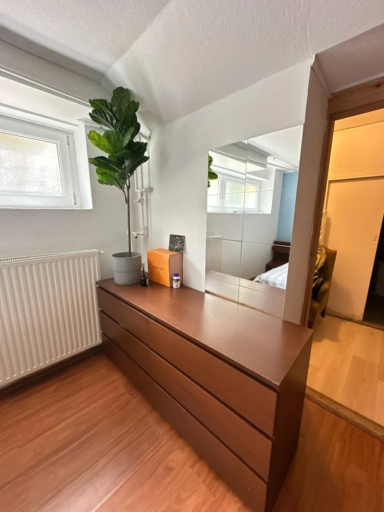 A room in a Budapest flat after a CLB cleaning