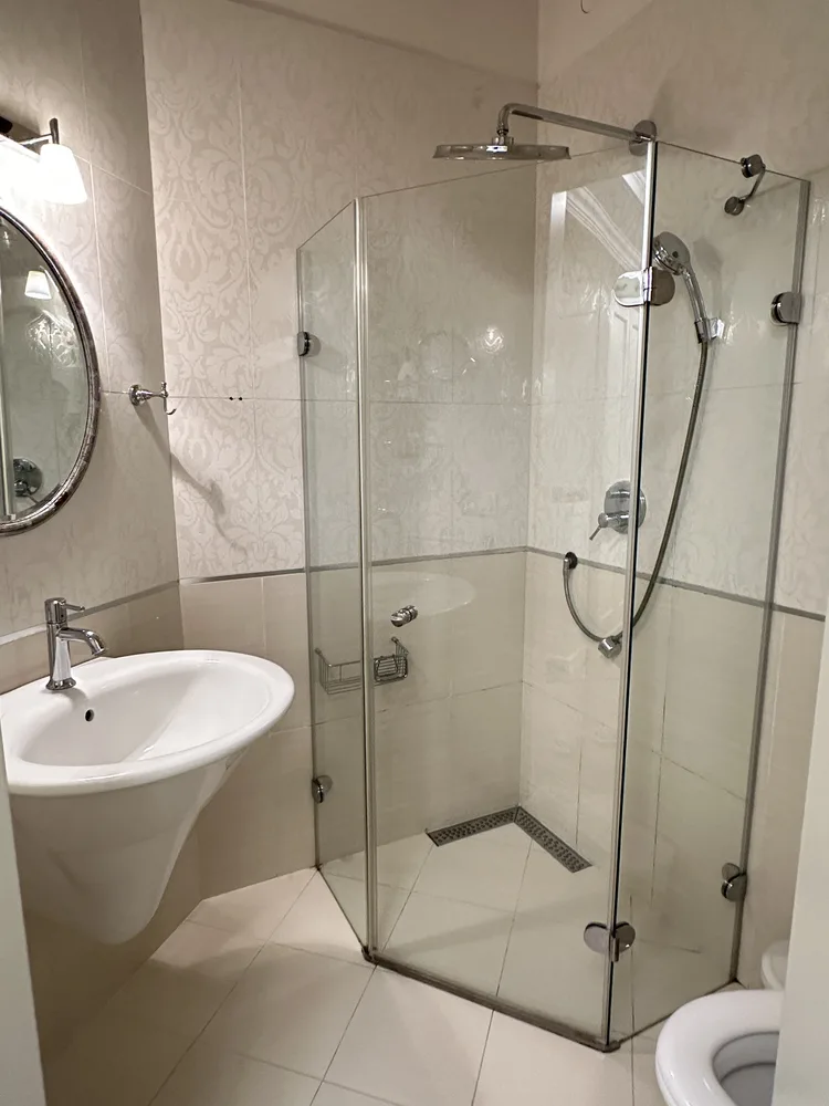 Shower and washbasin after a CLB cleaning in Budapest